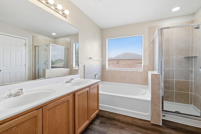 Building Photo - Spacious Two-Story Home in Prime Laurel Canyon Location