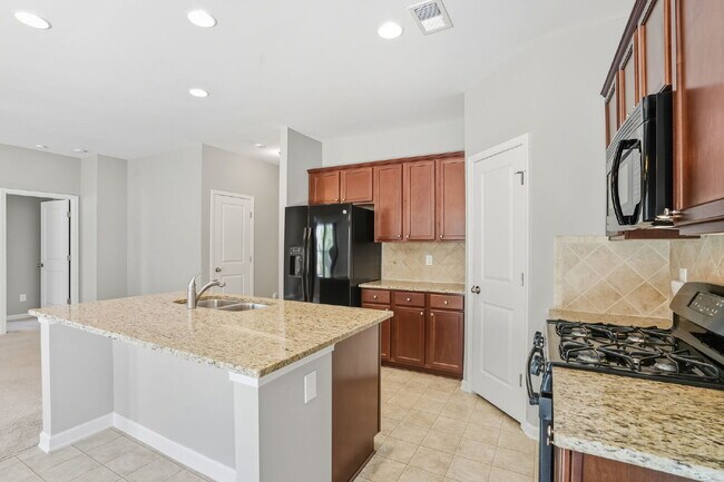 Building Photo - "Charming 3-Bed Oasis with 2 Full Baths in Ladson - 1,283 Sq Ft of Comfort!"