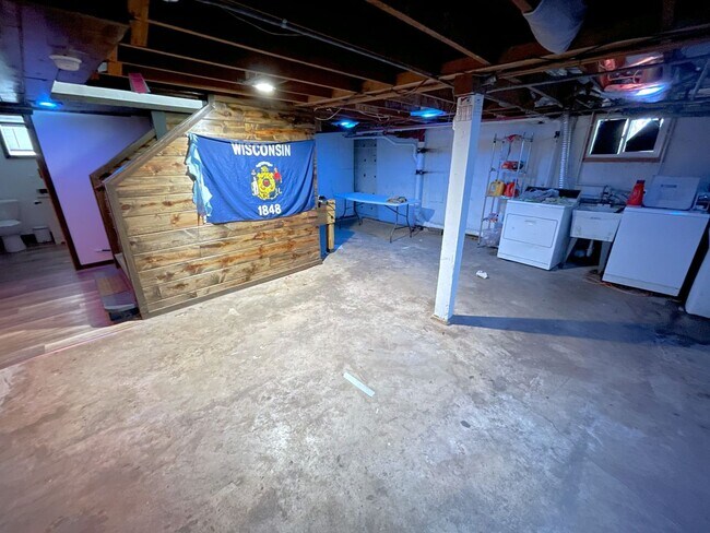 Building Photo - 1544 Adams St