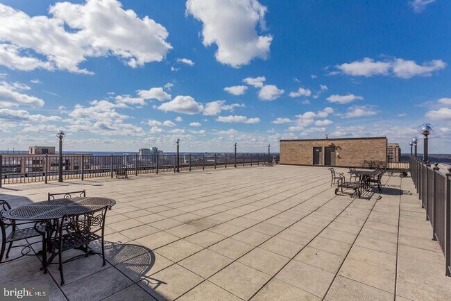 Building Photo - 3705 S George Mason Dr