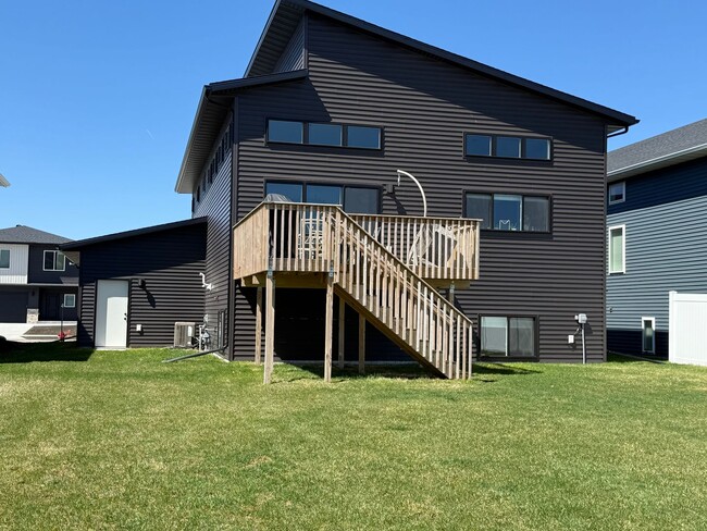 Building Photo - 4-bedroom, 3-bathroom South Fargo Single-F...