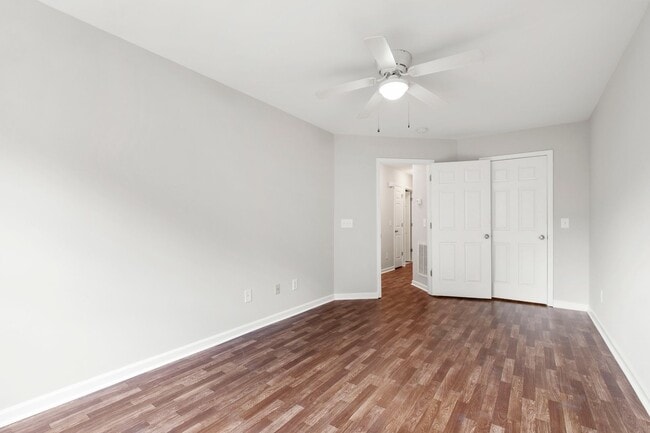 Building Photo - Beautifully Updated 3-Bedroom Townhome Nea...