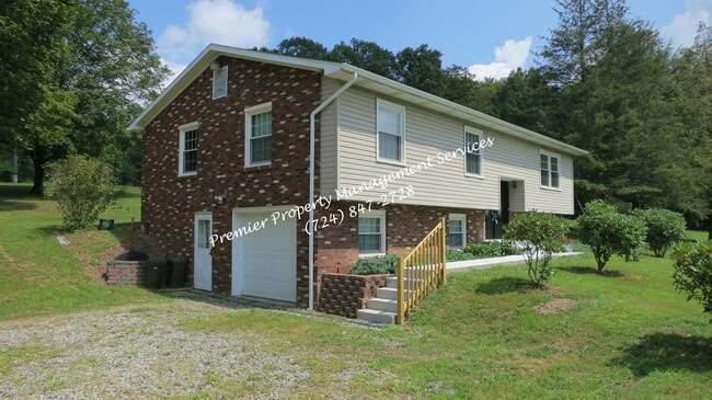 Primary Photo - 511 Upper Service Rd