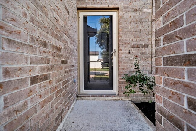 Building Photo - 22250 Queenbury Hills Dr