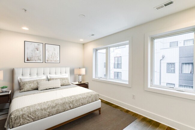 Building Photo - Northern Liberties Townhome with Garage