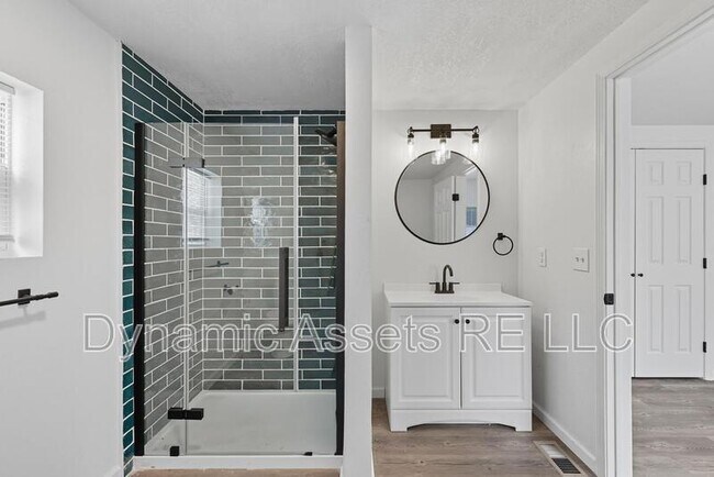 Building Photo - 405 Falletti St