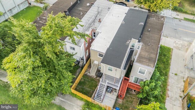 Building Photo - 1629 E Oliver St