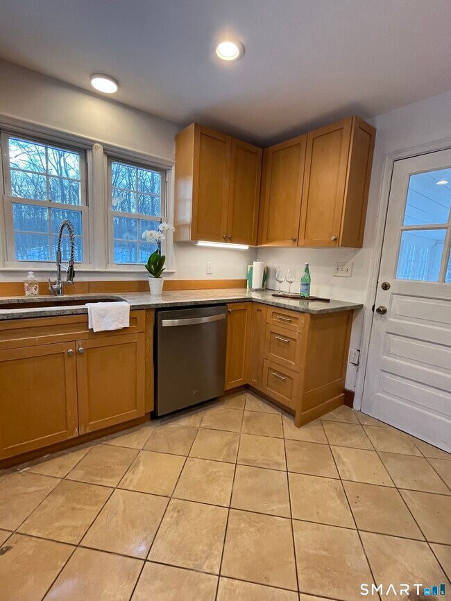 Building Photo - 81 Black Rock Tpke