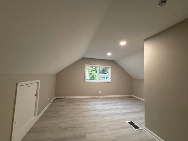 Building Photo - 337 Woodland Dr