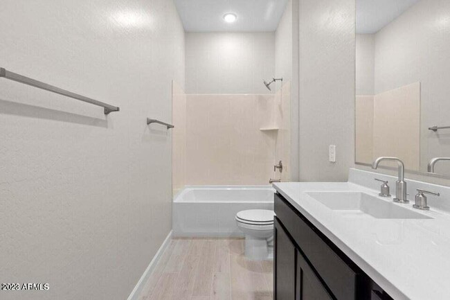 Building Photo - 4815 E Village Dr