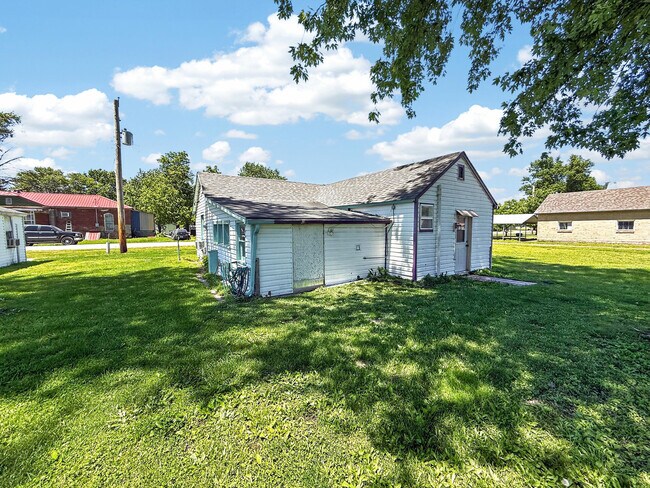 Building Photo - 216 Rollins St