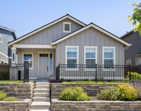 Building Photo - Beautiful 3-Bed Home in Petrosa with Resor...