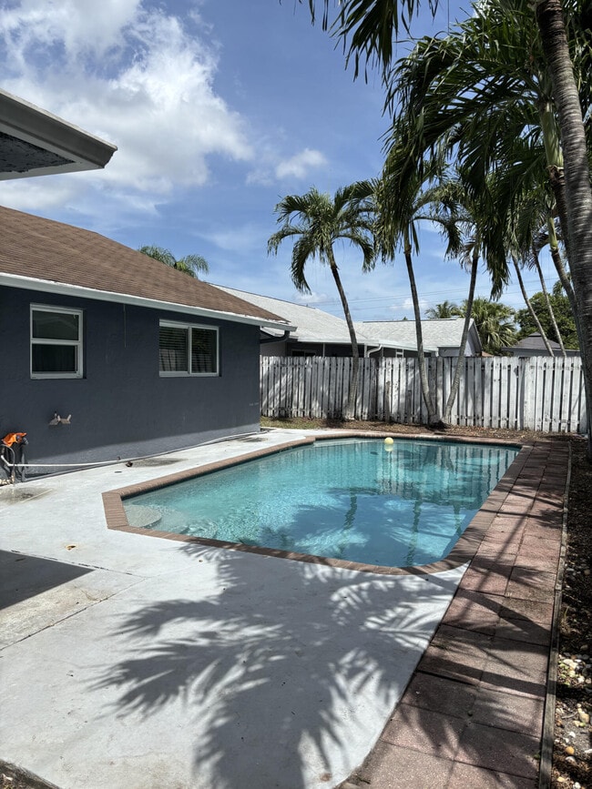 Building Photo - 4930 NW 85th Terrace