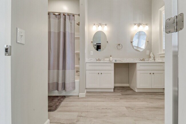 Building Photo - Private, Low Country Residence for Rent!