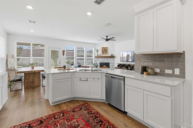 Building Photo - 209 Zamora Xing