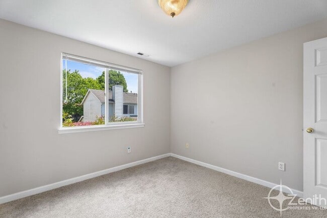 Building Photo - 5113 NE 77th Ave