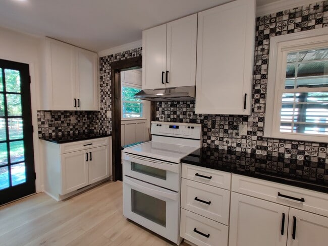 Building Photo - Renovated 3 Bedroom Home in Oakdale