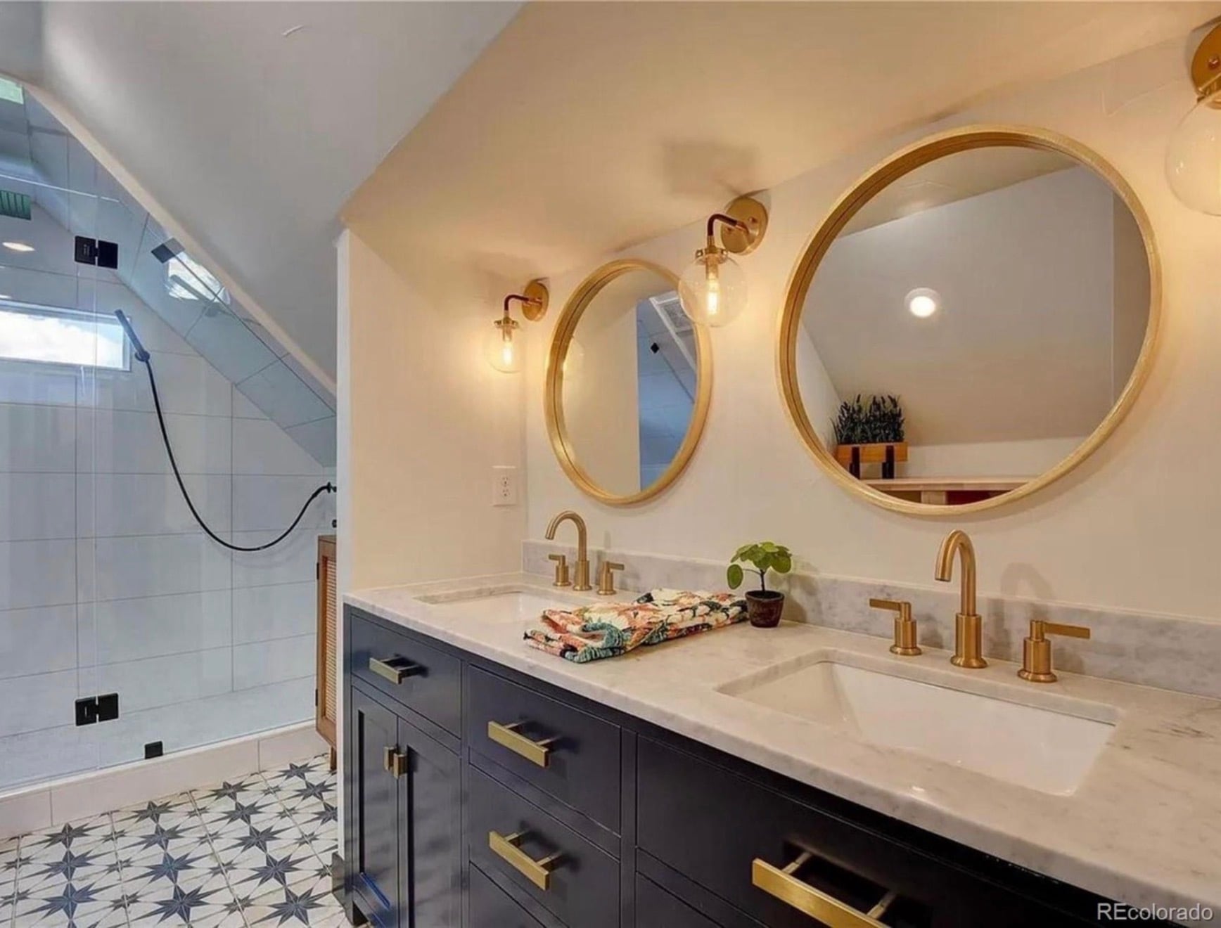 Building Photo - 2126 Grove St