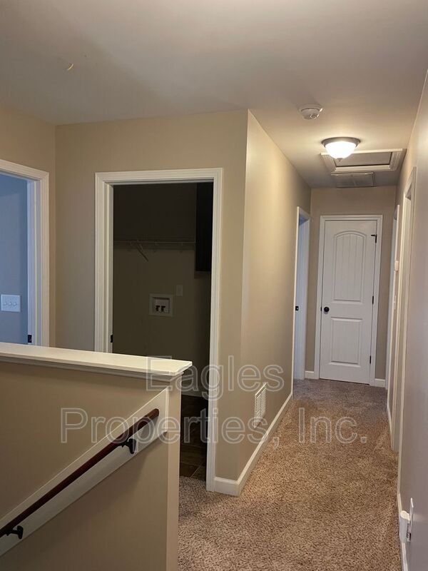 Building Photo - 103 Dartha Ct