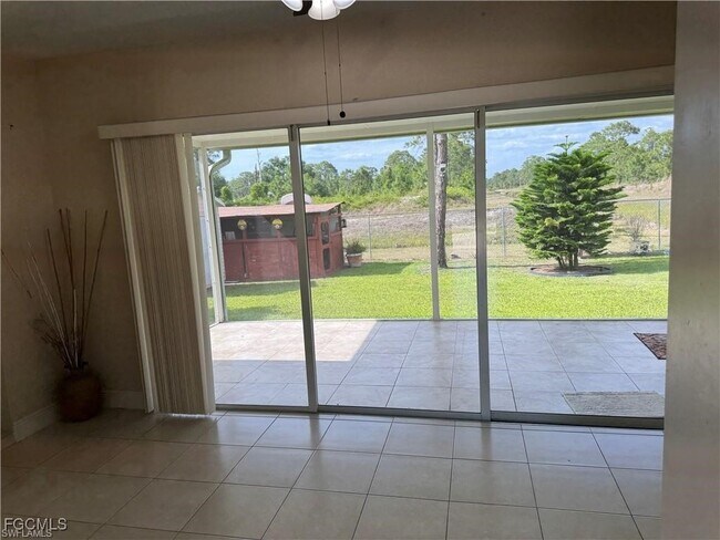 Building Photo - 1127 Foggia St E