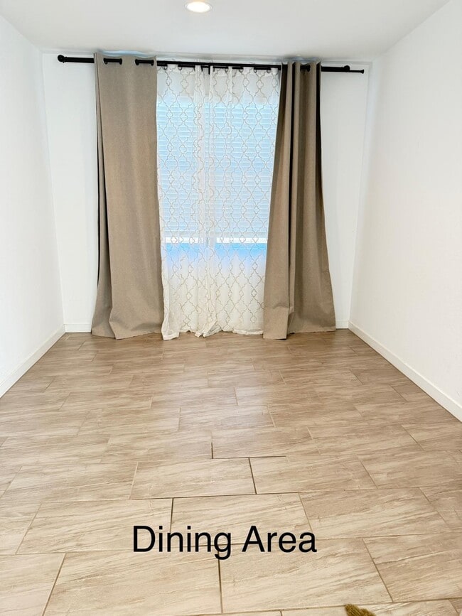 Building Photo - 6628 S Marin Dr