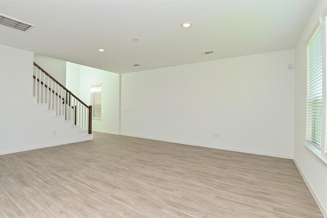 Primary Photo - 1005 Greenshank Dr