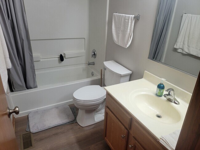 Building Photo - 8525 Sawyer Ct