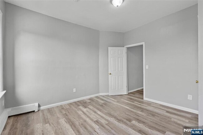 Building Photo - 9 E Monroe St