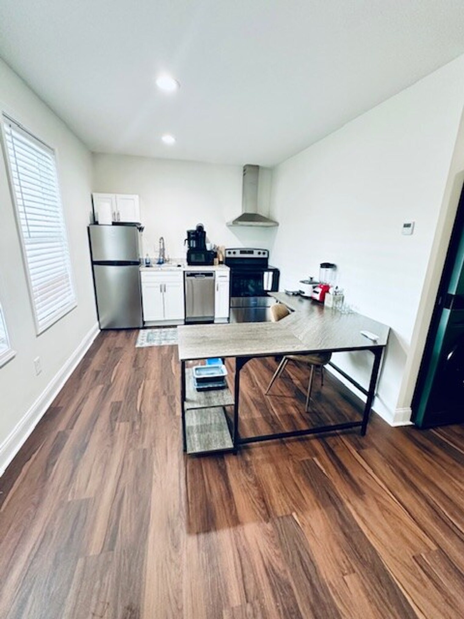 Building Photo - 107 David St