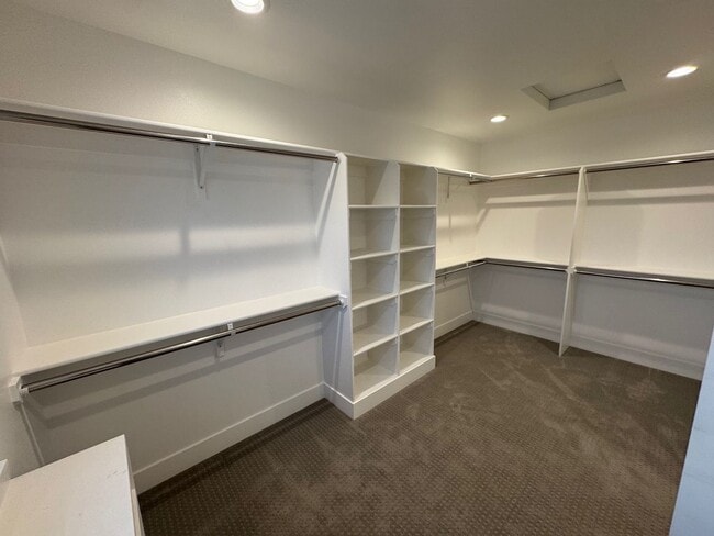 Building Photo - Beautiful 4 Bedroom Home in Desirable Wasi...