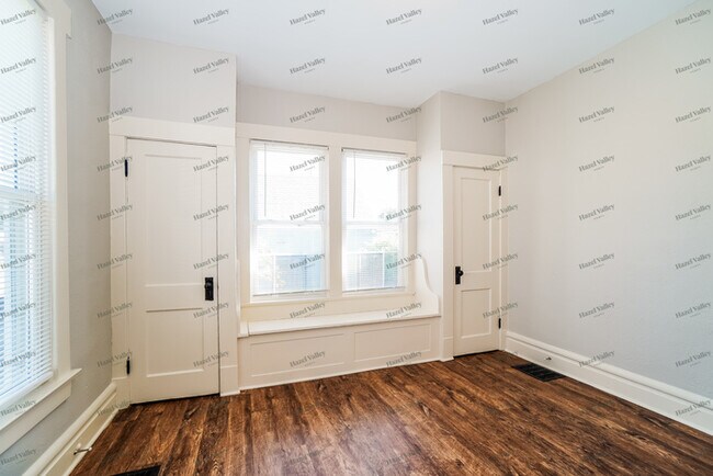 Building Photo - 528 Bulen Ave
