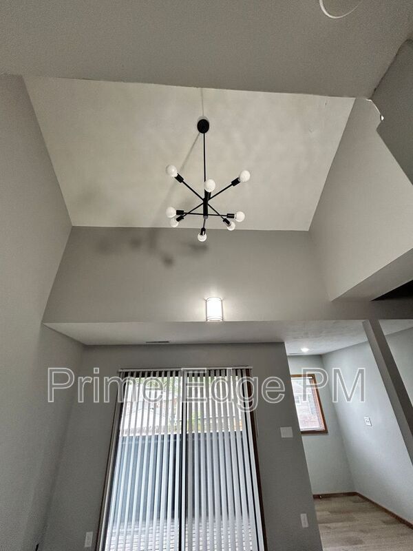 Building Photo - 1701 Ridgehaven Ct