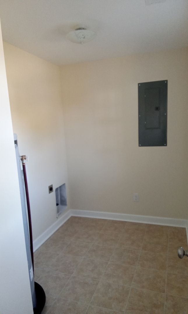 Building Photo - 513 Live Oak St