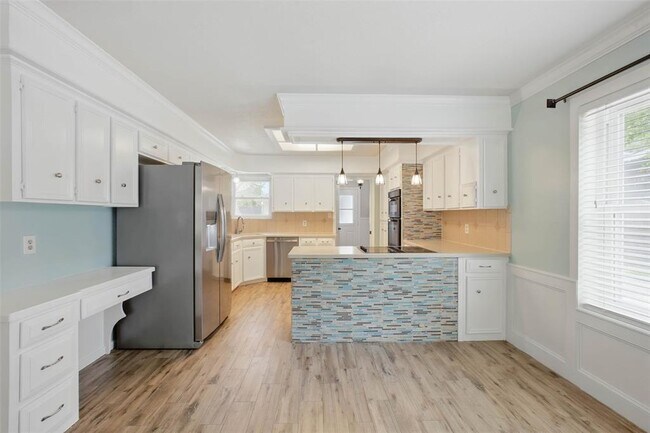 Building Photo - 1302 Dominion Dr