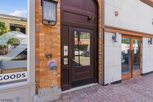 Building Photo - 18 N Union Ave