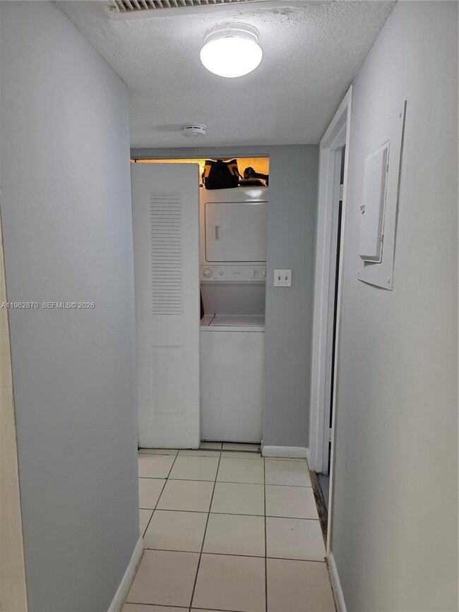 Building Photo - 5825 Washington St