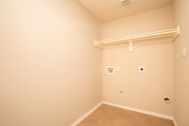 Building Photo - 416 Laddingford Ln