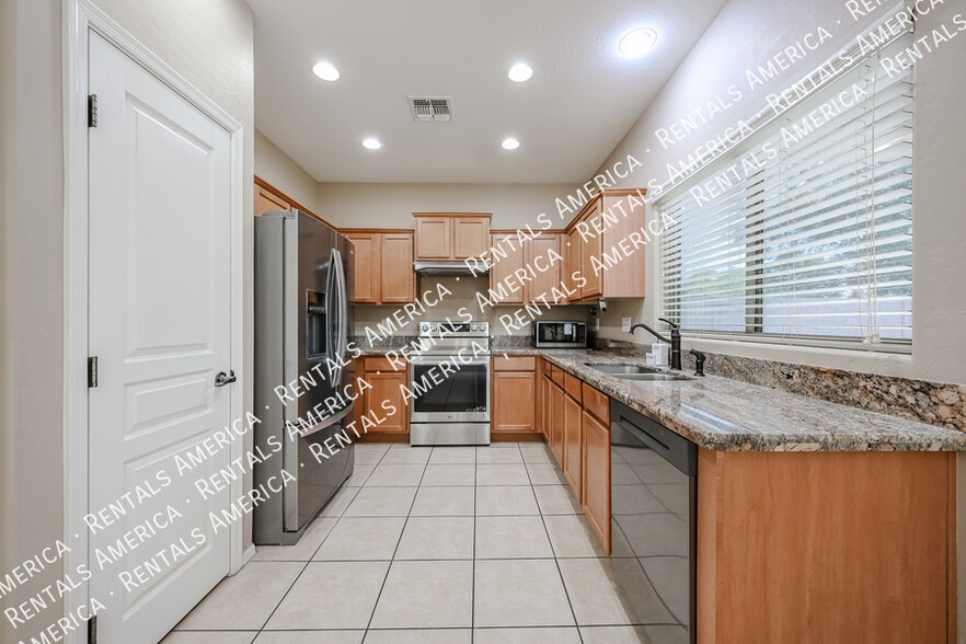 Building Photo - 7414 N 88th Ln