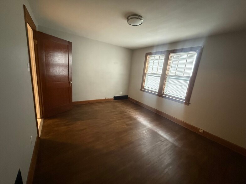 Building Photo - 34 Sunset St