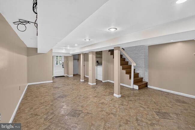 Building Photo - 623 Farragut St NW