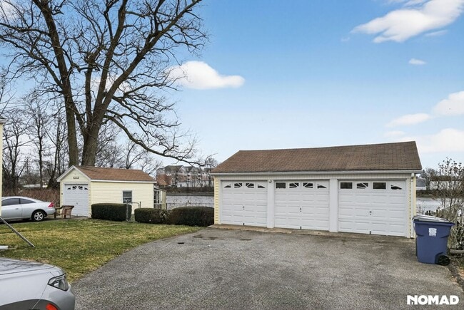 Building Photo - 96 Kenwood Ave