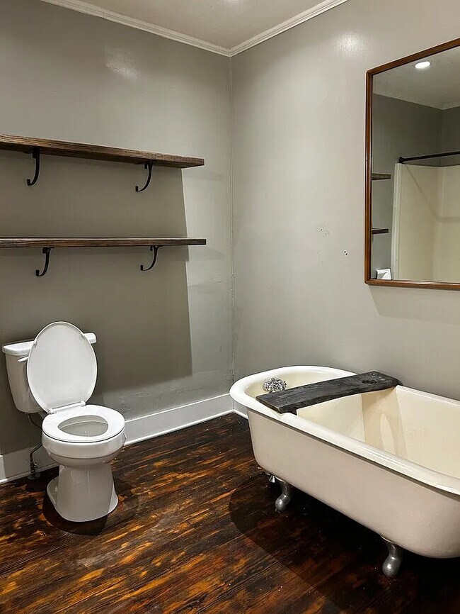 Building Photo - 2 Bedroom 2 Bathroom