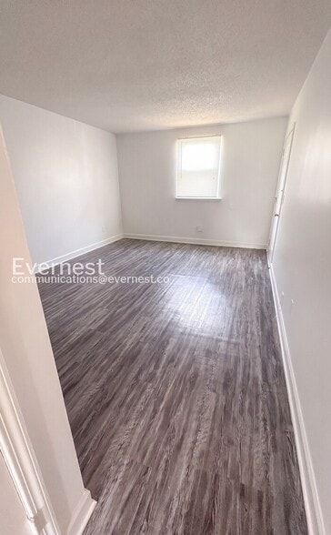 Building Photo - 1114 N Graycroft Ave