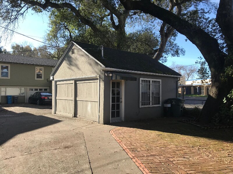 Building Photo - 849 5th St