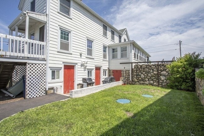 Building Photo - 63 Glades Rd