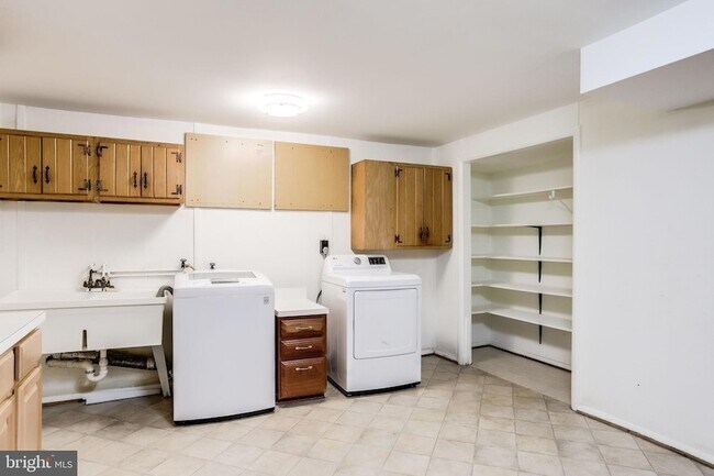 Building Photo - 5225 Old Dominion Dr
