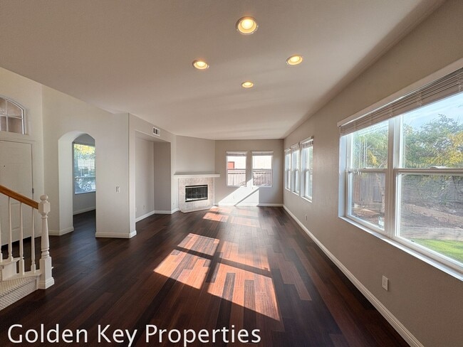 Building Photo - Welcome to this stunning home located in t...