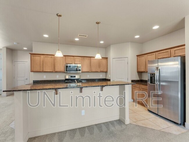 Building Photo - 2539 W Josselyn Dr