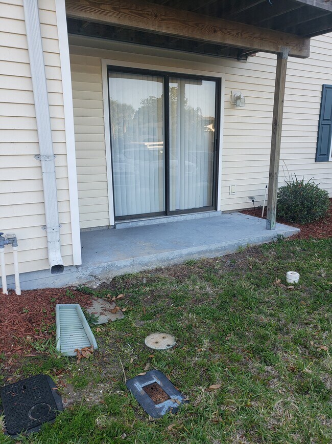 Building Photo - 128 Camphor Cir