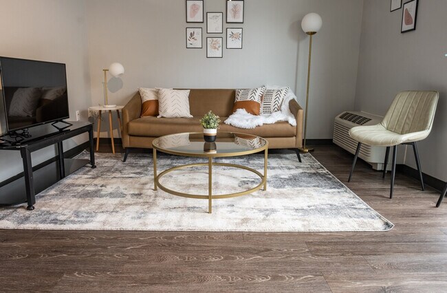 Building Photo - 2301 Ingersoll Ave